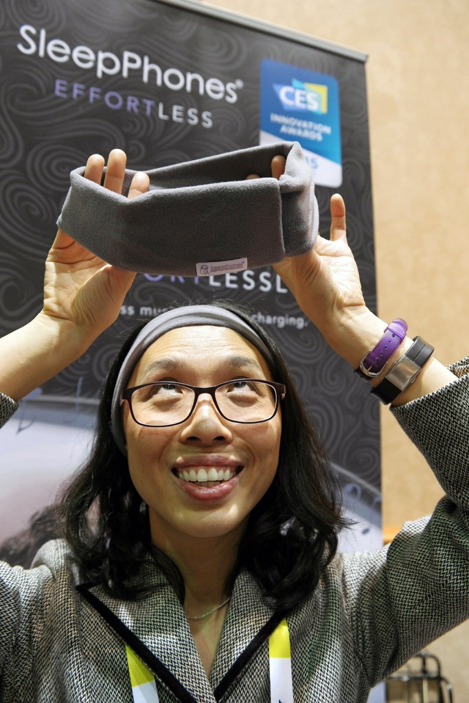 AcousticSheep CEO Wei-Shin Lai MD shows comfortable RunPhones that charge inductively and keep your ears warm 2015-01-06 22.58.02
